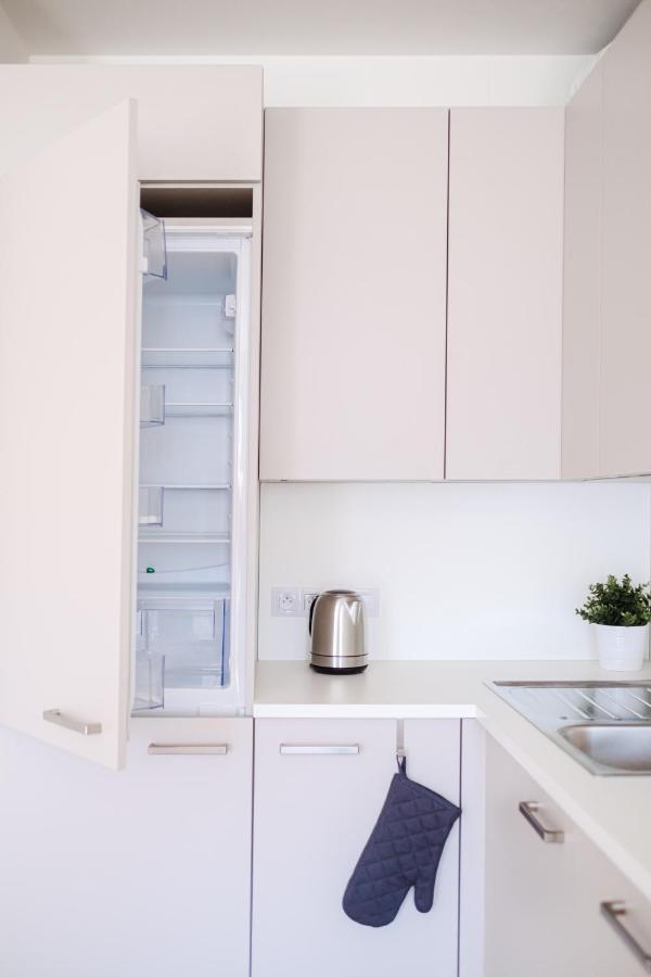 Newly Built Apartment In Vibrant Neighbourhood ปราก ภายนอก รูปภาพ